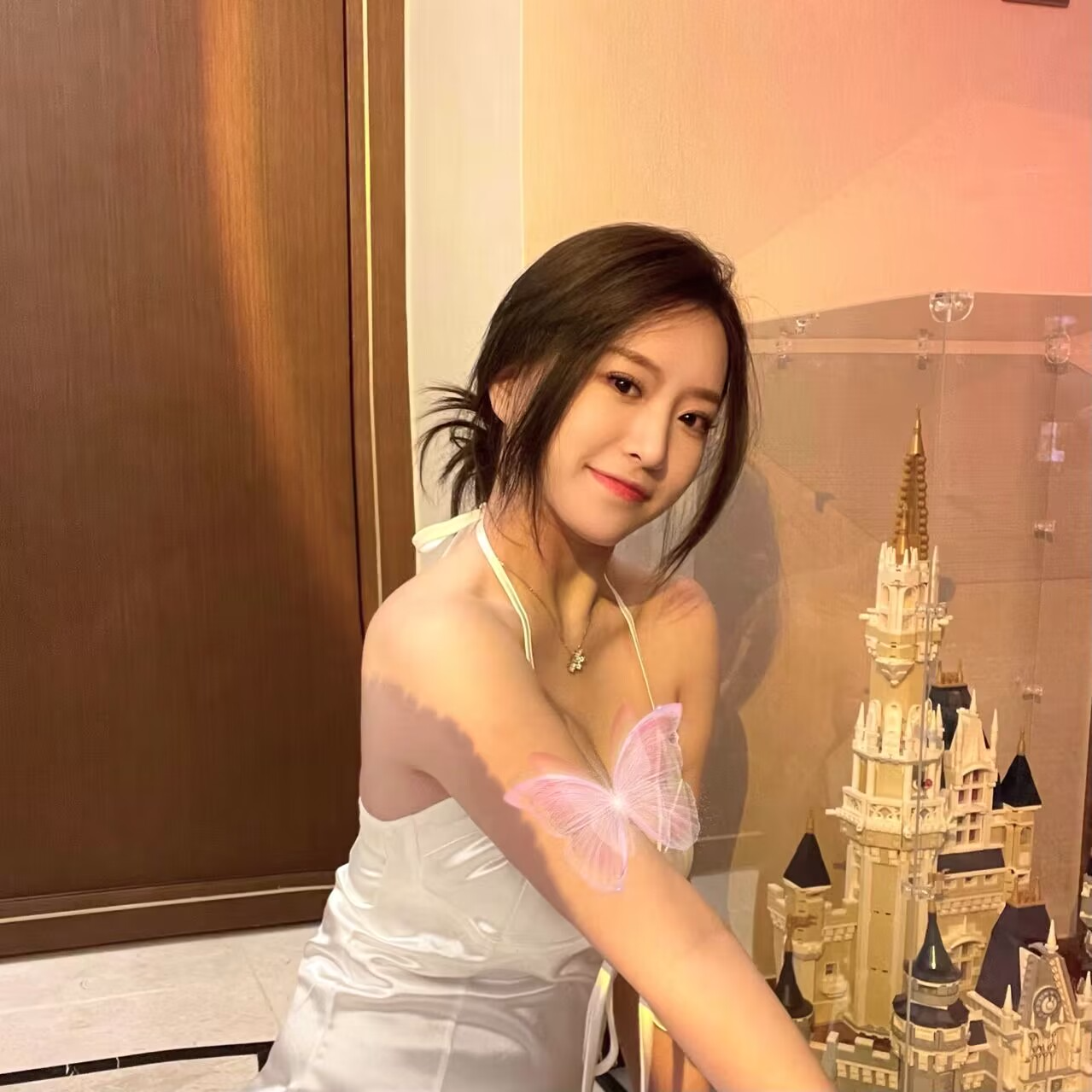 身材苗条性感嫩妹