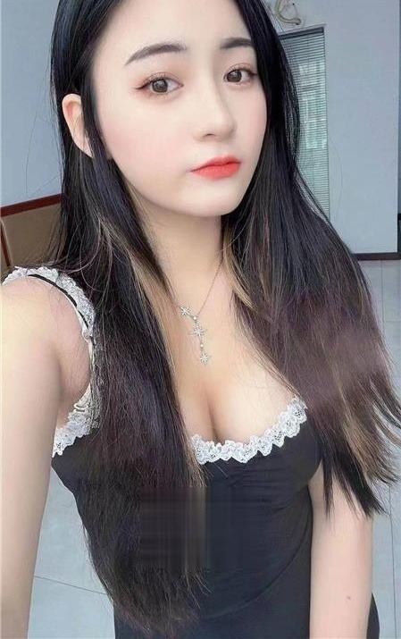 一个性价比又纯又欲的嫩妹子