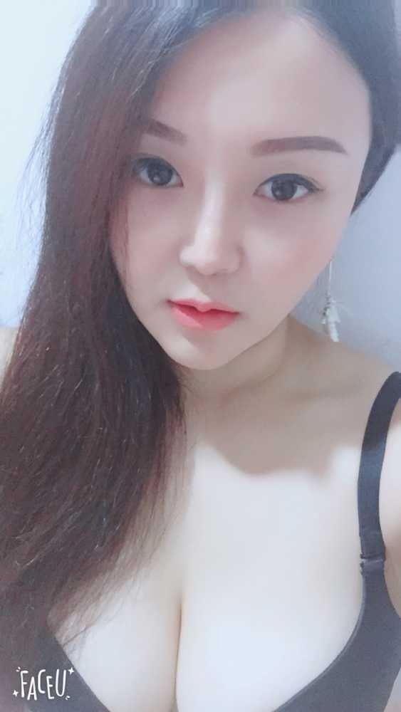 花都D杯波霸奶茶妹-奶糖